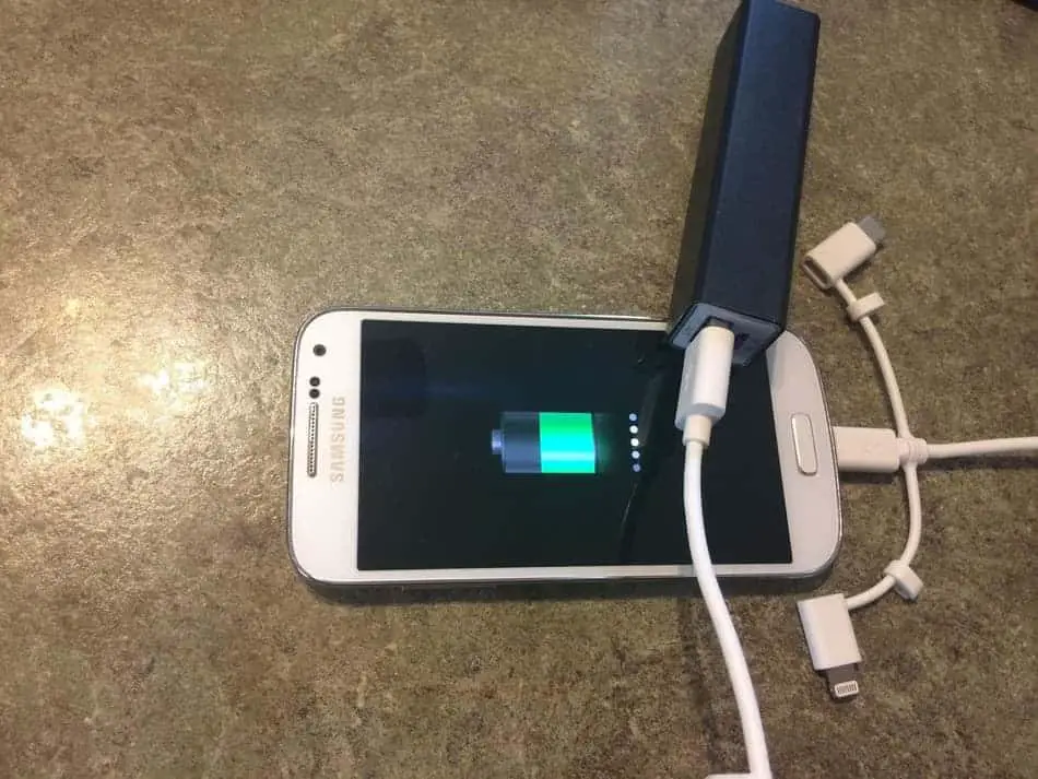 How do I Charge a Cell Phone without Electricity? Home Battery Bank