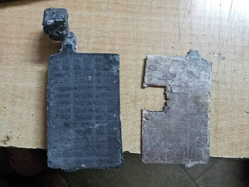 lead sulfate on discharged battery plates